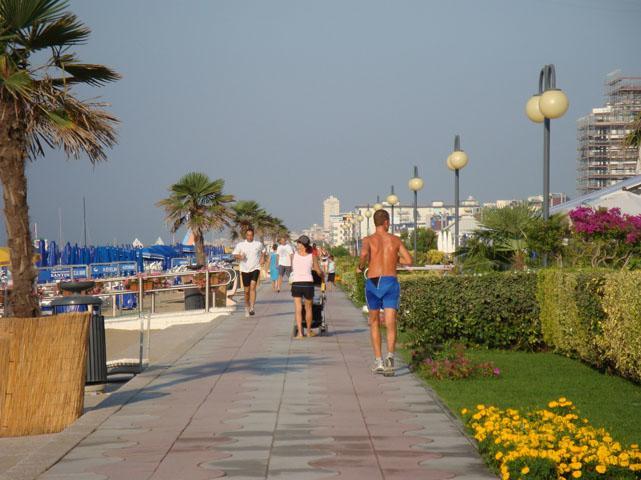 Hotel Rubino Lido di Jesolo Exterior foto
