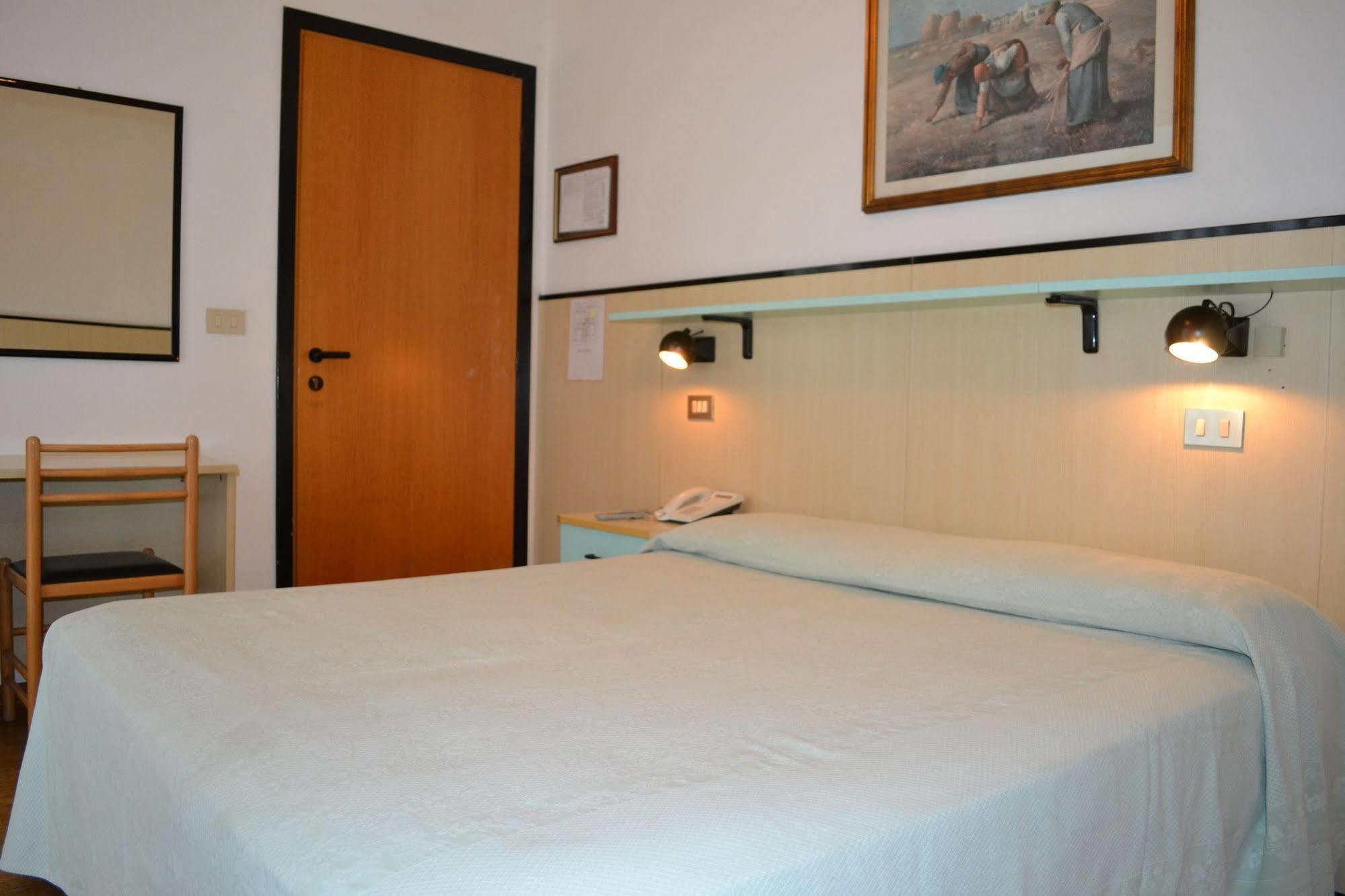 Hotel Rubino Lido di Jesolo Exterior foto
